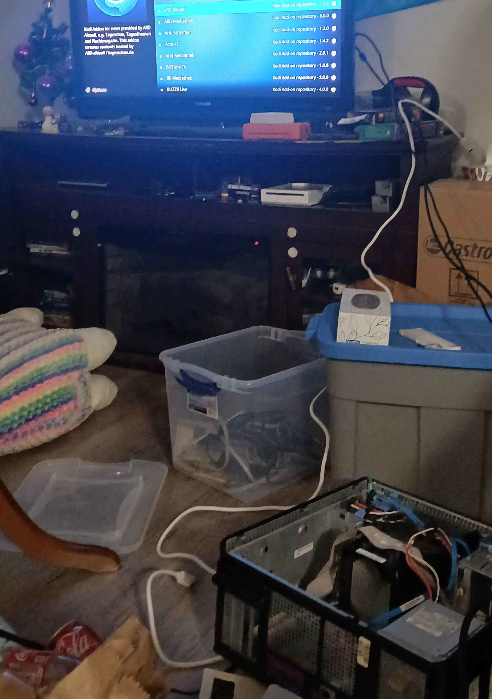 here's everything running properly, but the computer itself is rather inconveniently placed in the middle of the room.